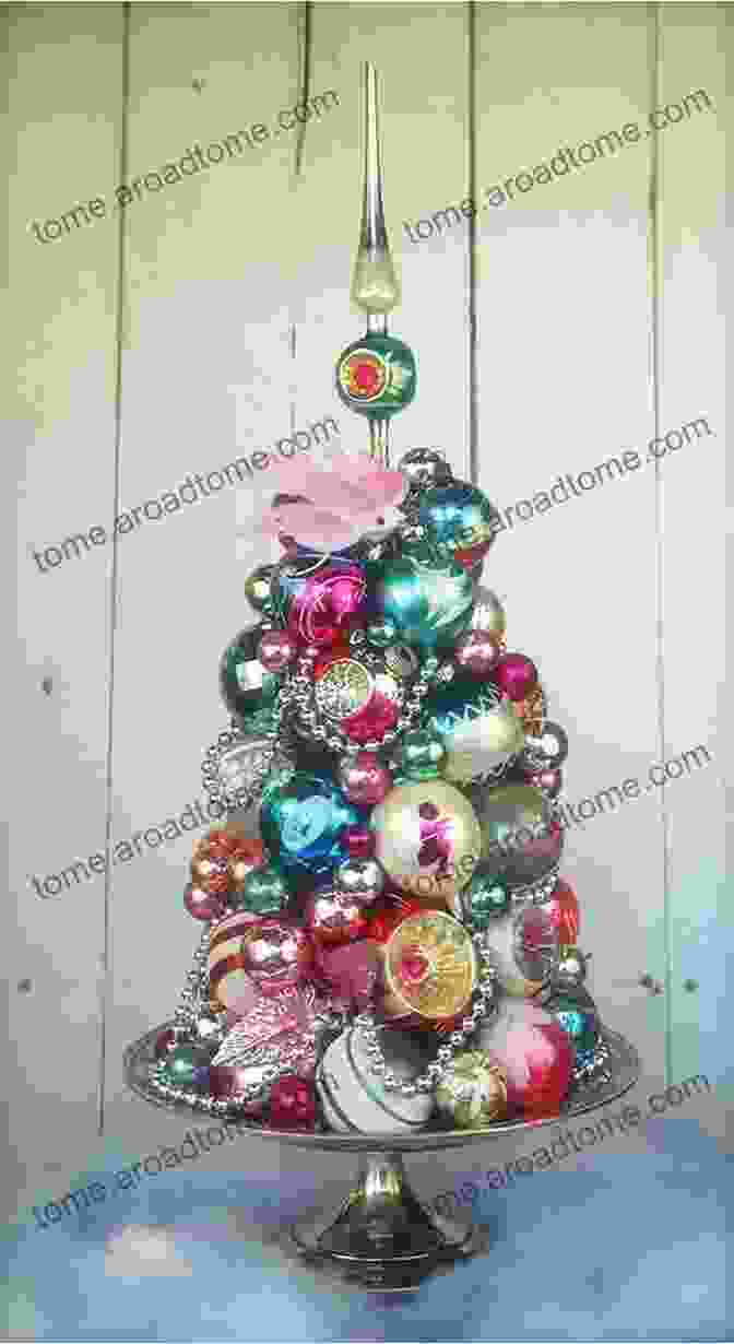 A Vintage Christmas Tree Decorated With Twinkling Lights And Vintage Ornaments A Very Vintage Christmas: Holiday Collecting Decorating And Celebrating